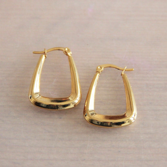 Bazou stainless steel hoop earrings “triangle” – gold – EA545